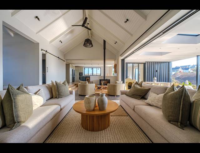 5 BEDROOM FREESTANDING FOR SALE IN SPRINGVALE COUNTRY ESTATE